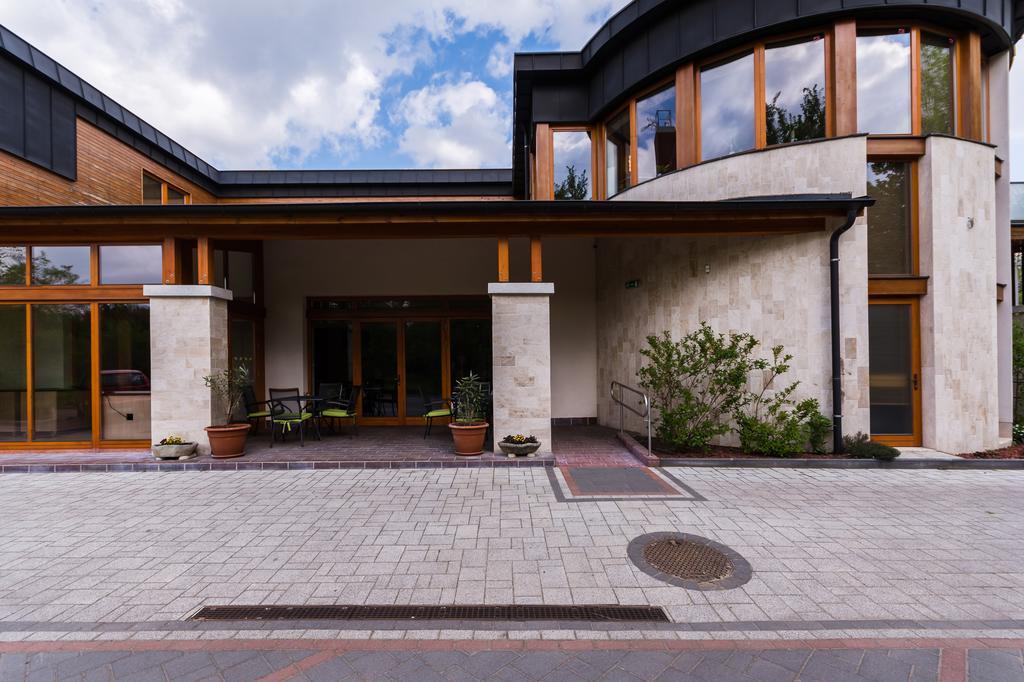 Victoria Garden Hotel Es Etterem Nyíregyháza Екстериор снимка
