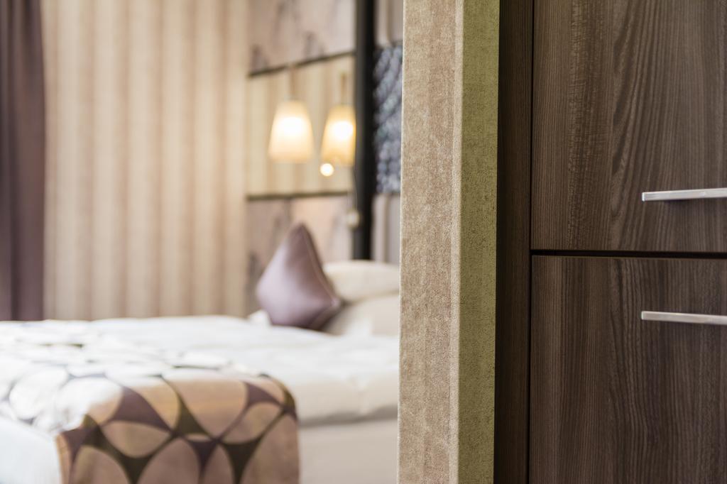 Victoria Garden Hotel Es Etterem Nyíregyháza Екстериор снимка