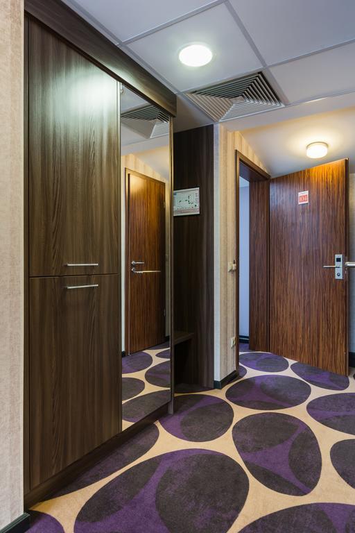 Victoria Garden Hotel Es Etterem Nyíregyháza Екстериор снимка