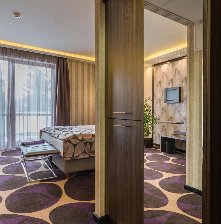 Victoria Garden Hotel Es Etterem Nyíregyháza Екстериор снимка