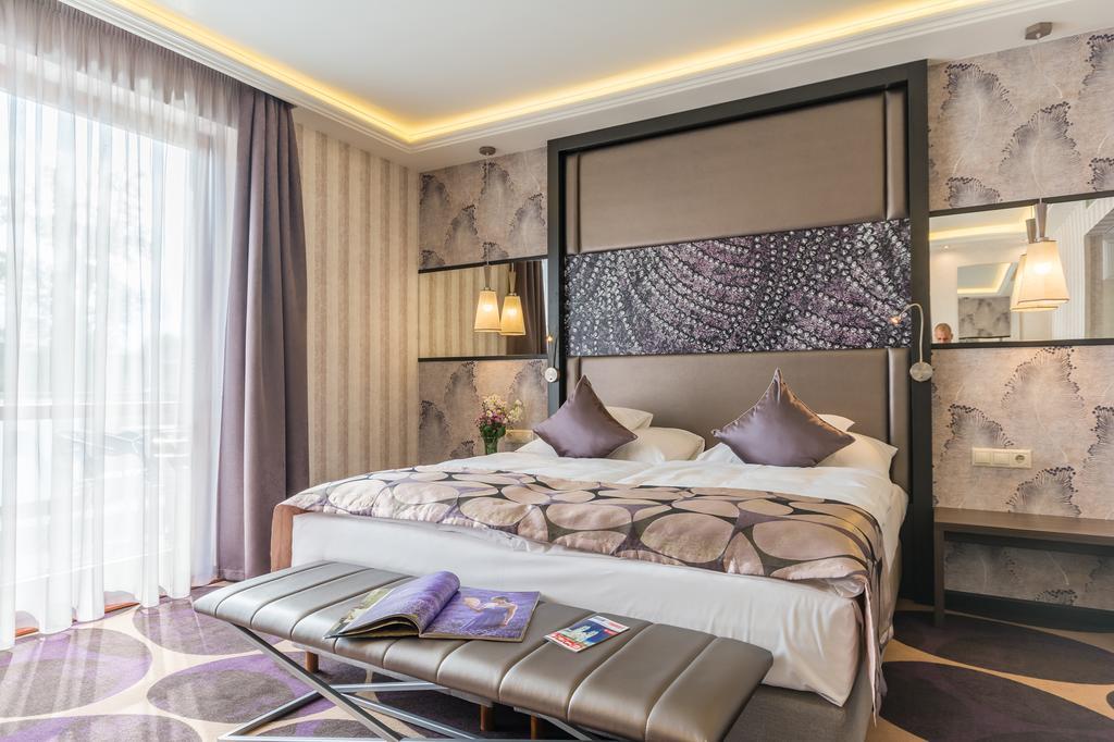 Victoria Garden Hotel Es Etterem Nyíregyháza Екстериор снимка