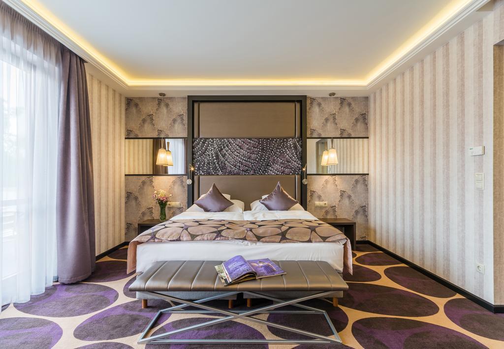 Victoria Garden Hotel Es Etterem Nyíregyháza Екстериор снимка