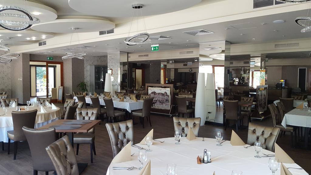 Victoria Garden Hotel Es Etterem Nyíregyháza Екстериор снимка