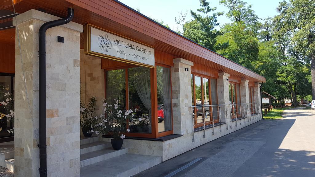 Victoria Garden Hotel Es Etterem Nyíregyháza Екстериор снимка