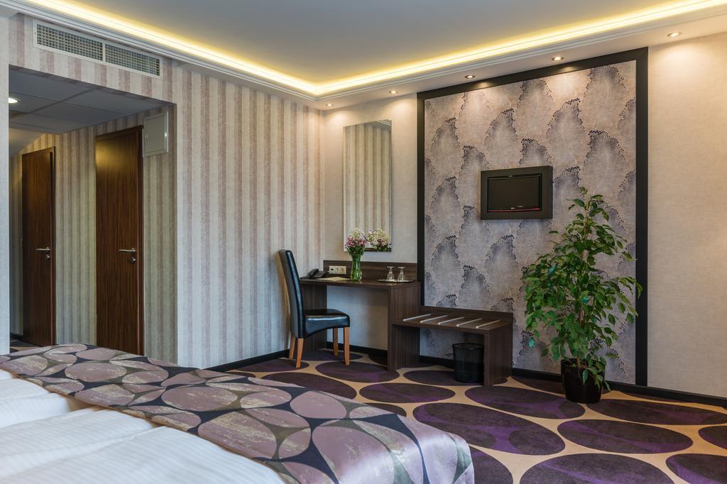 Victoria Garden Hotel Es Etterem Nyíregyháza Екстериор снимка