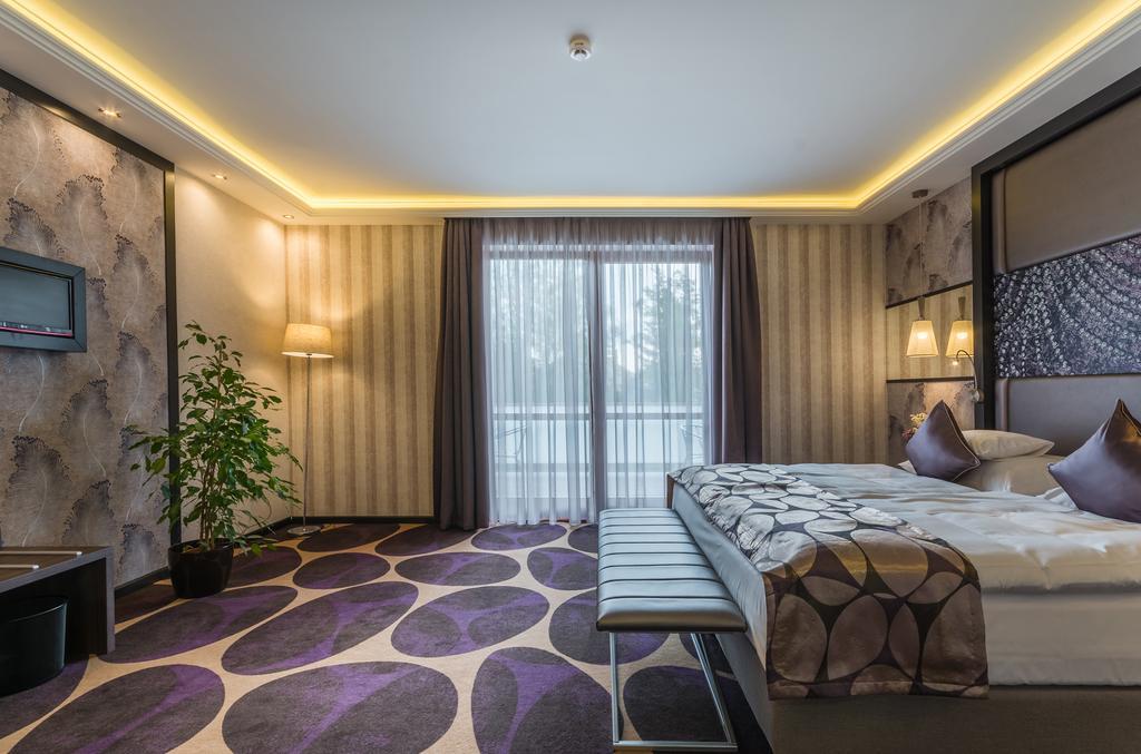 Victoria Garden Hotel Es Etterem Nyíregyháza Екстериор снимка