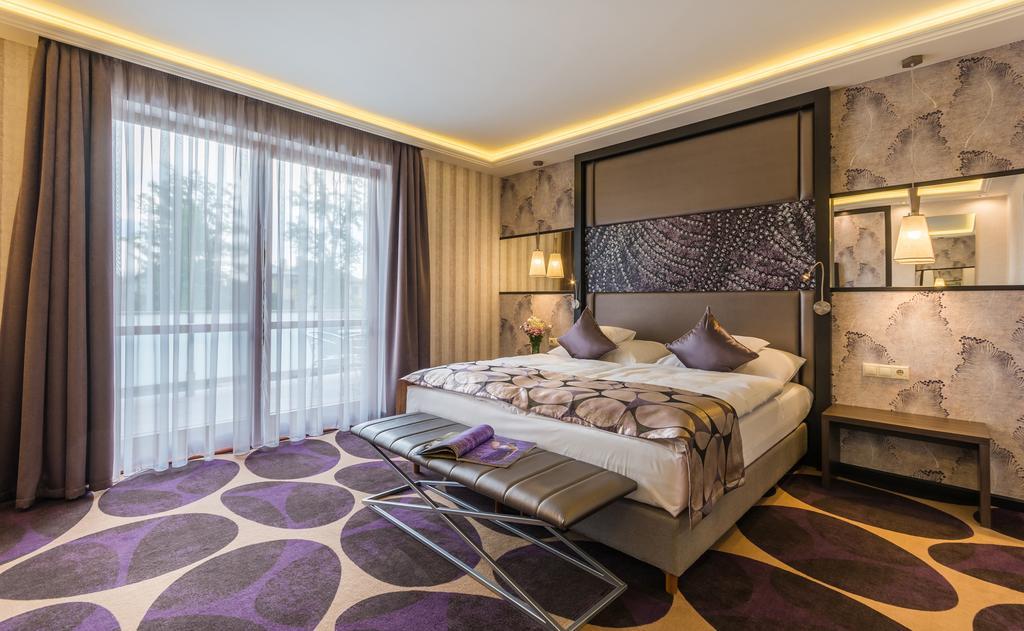 Victoria Garden Hotel Es Etterem Nyíregyháza Екстериор снимка